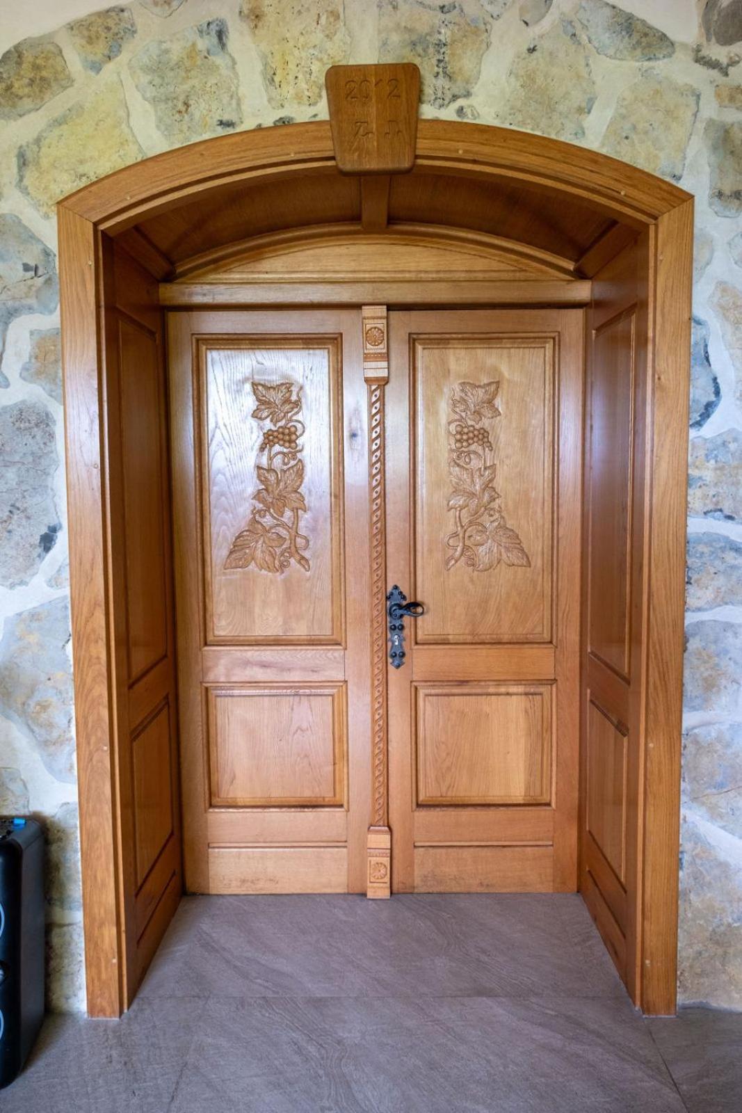 Zerko Holiday Home - Vineyard Chalet With Sauna And Jacuzzi Free Mirna Екстериор снимка